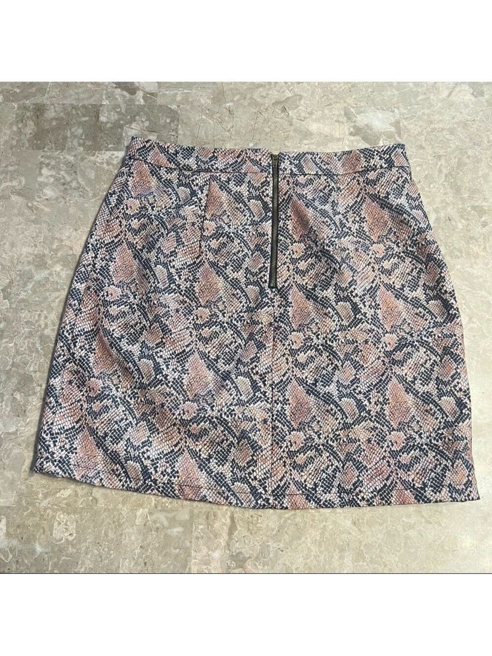 NWT Lea & Viola Pink and Black Snakeskin size small mini skirt 100% polyester - Picture 8 of 8